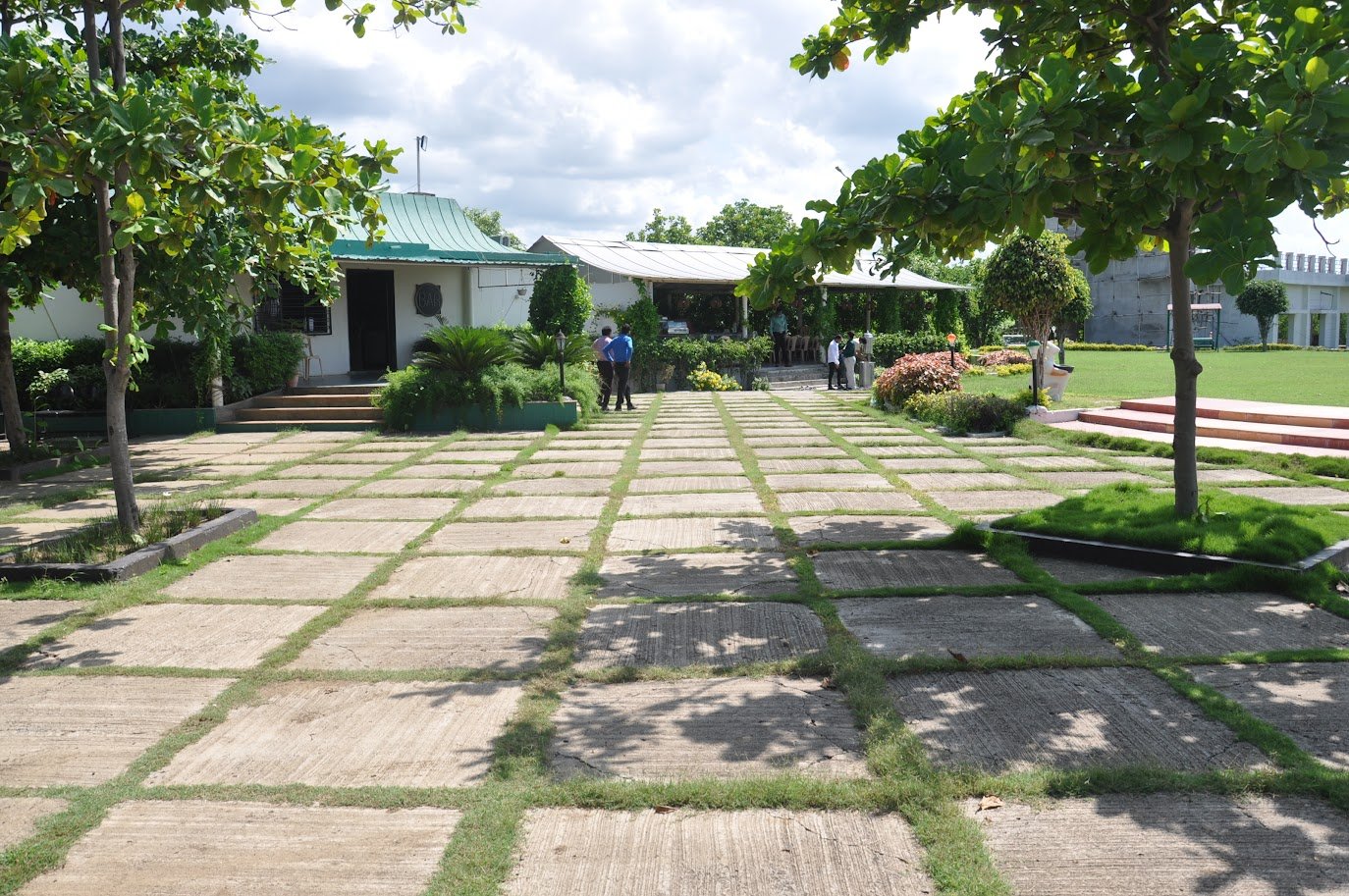 Benefits of Owning a Farmhouse Plot Near the City